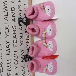 NWT Twin Bundle 2 sets of Pink Rainbow Footie Slippers Size 6